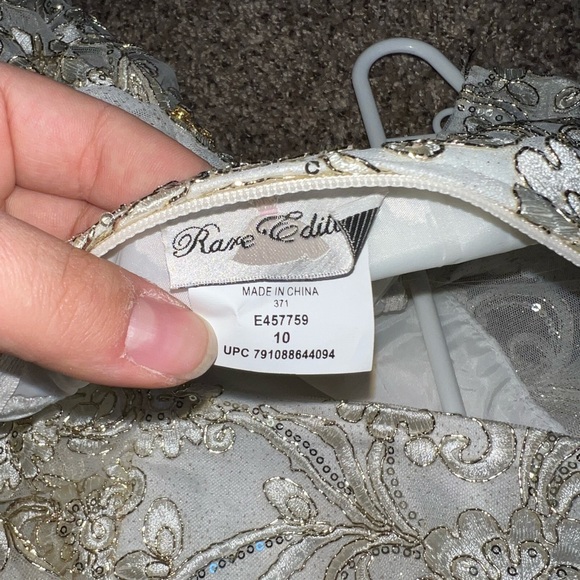 White and gold girls communion dresses by rare editions - Picture 11 of 13